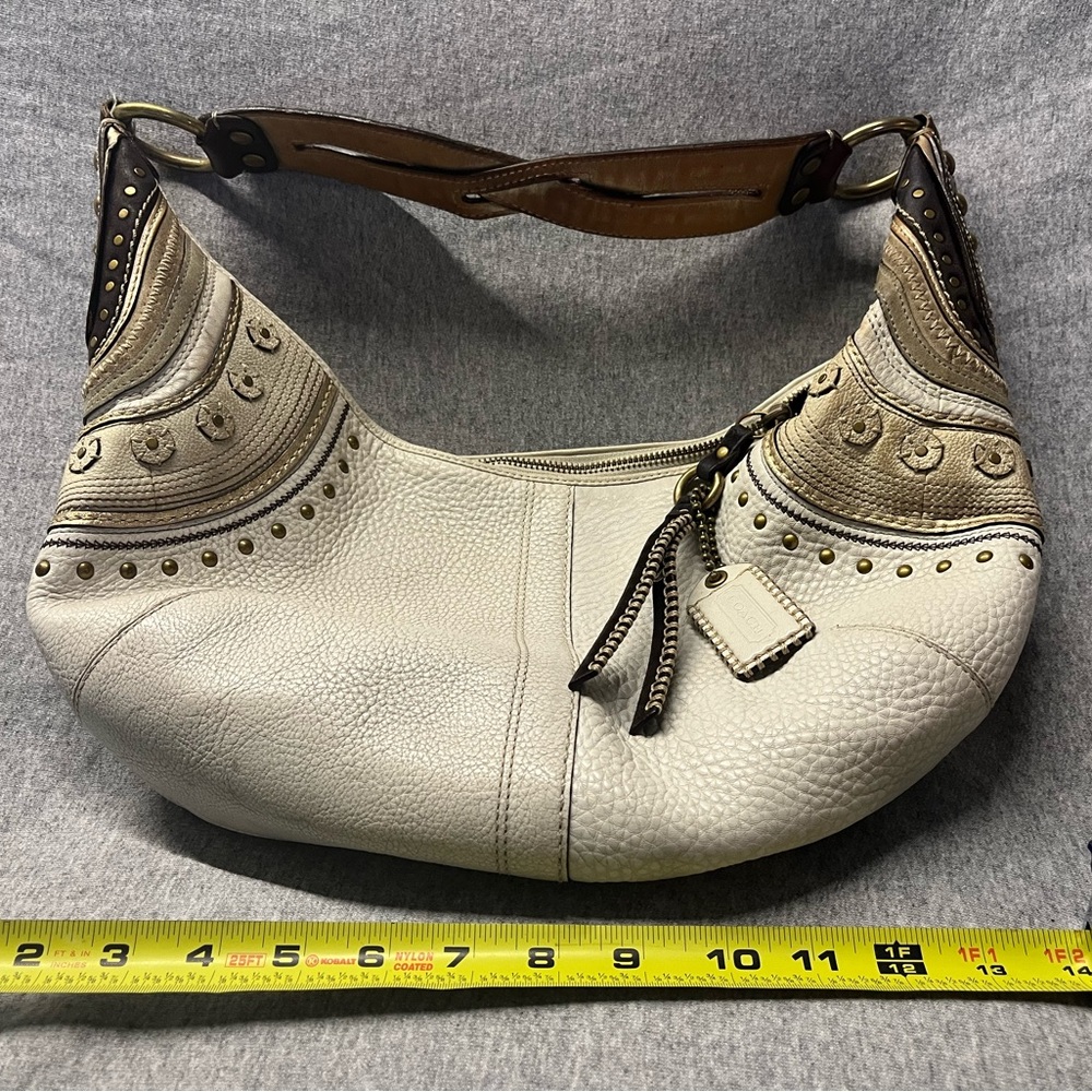 Coach White Hobo Bag Elegant and Versatile